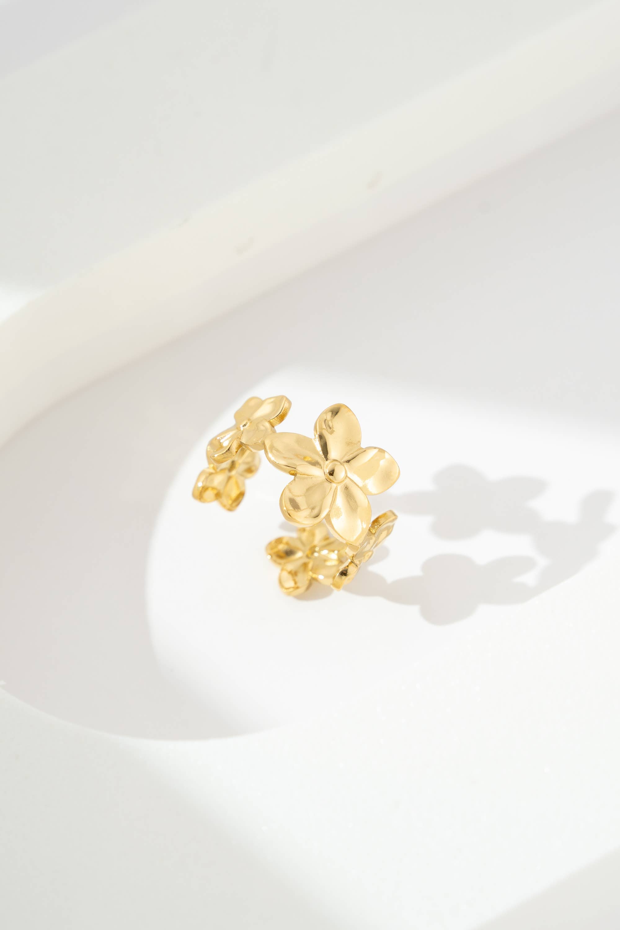 Bague fleur ajustable doré