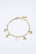 Bracelet doré avec breloques